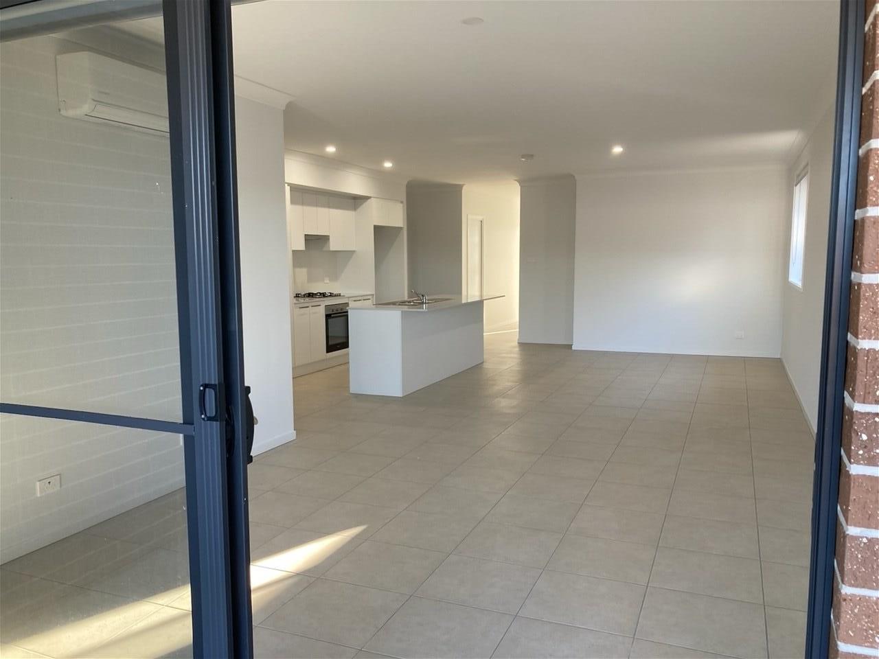 Stunning, newly built home – 4