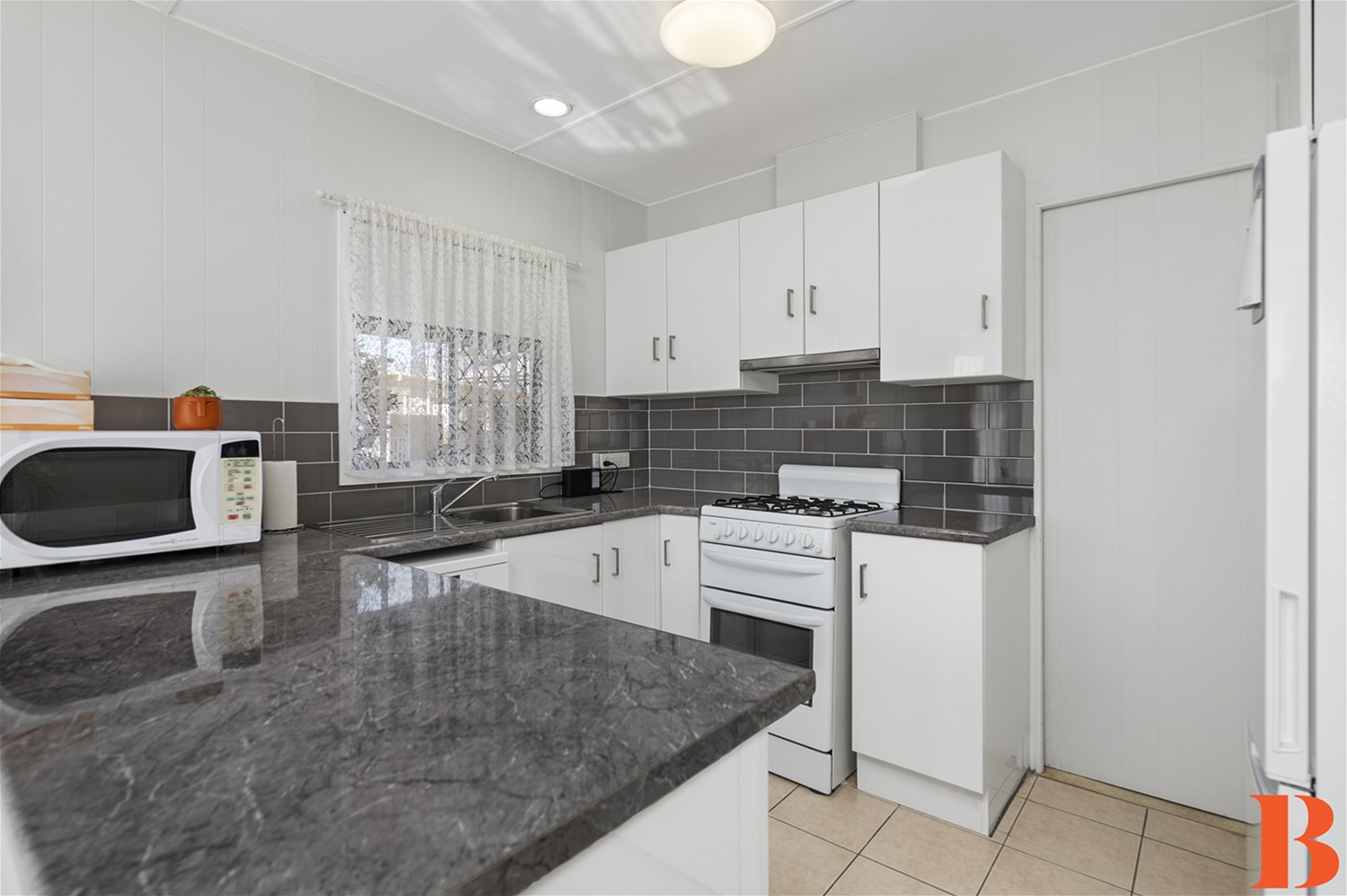 UNDER CONTRACT/DEPOSIT TAKEN – Full 5