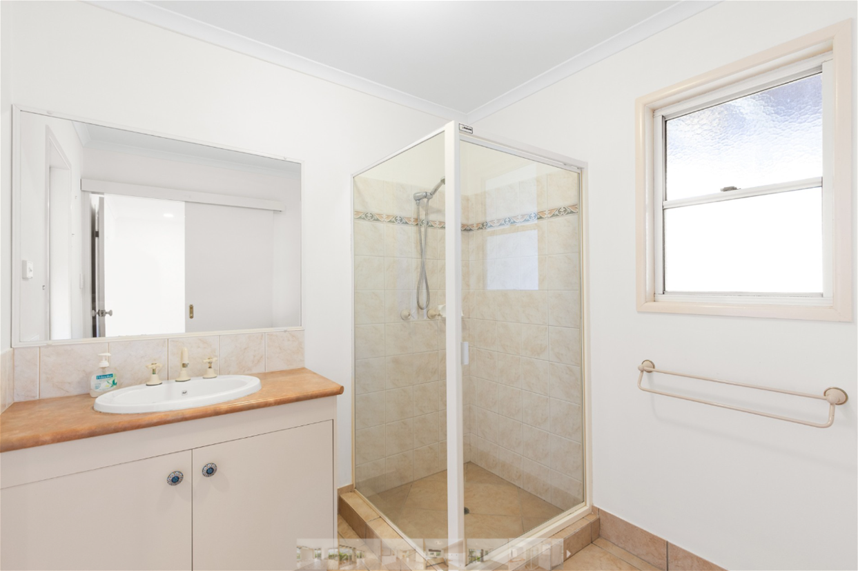 “Stunning Townhouse in Sunrise Beach 6