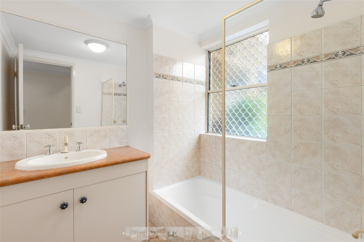 “Stunning Townhouse in Sunrise Beach 8