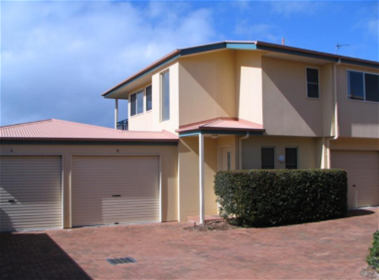 “Stunning Townhouse in Sunrise Beach 17