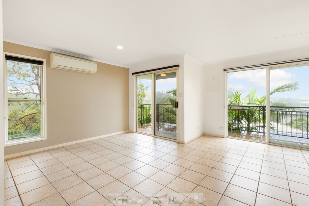 “Stunning Townhouse in Sunrise Beach 4