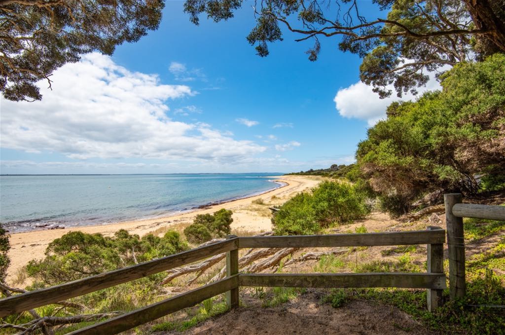 “Charming Seaside Retreat: short stroll 21