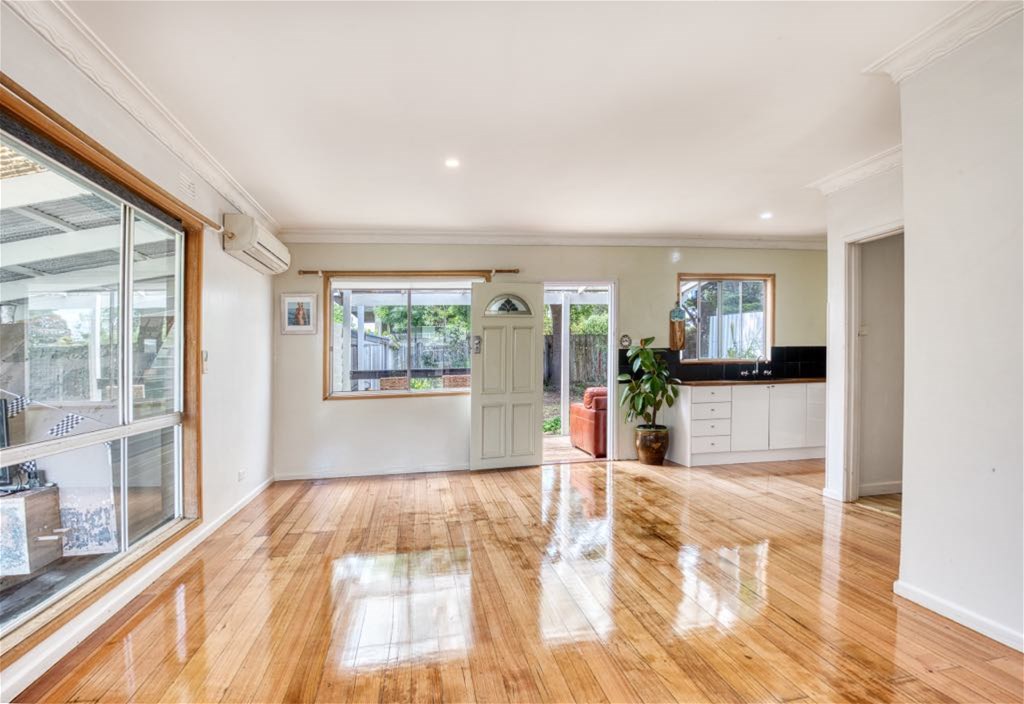 “Charming Seaside Retreat: short stroll 3