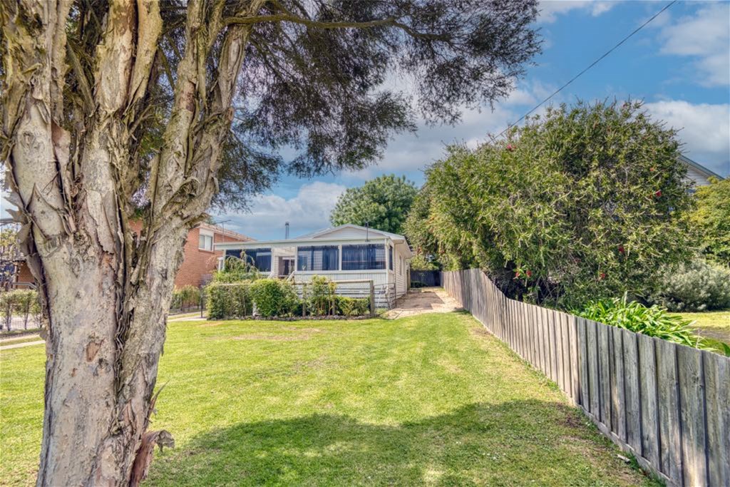 “Charming Seaside Retreat: short stroll 18