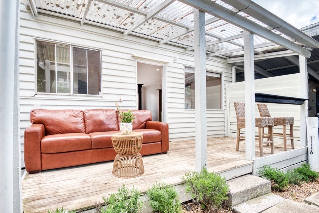 “Charming Seaside Retreat: short stroll 13