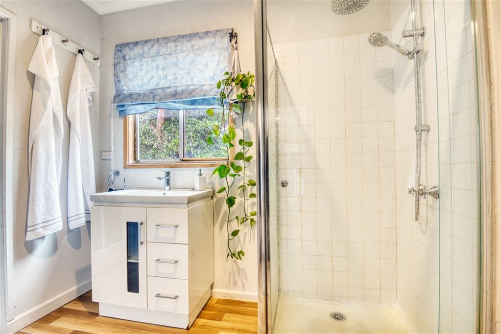 “Charming Seaside Retreat: short stroll 8