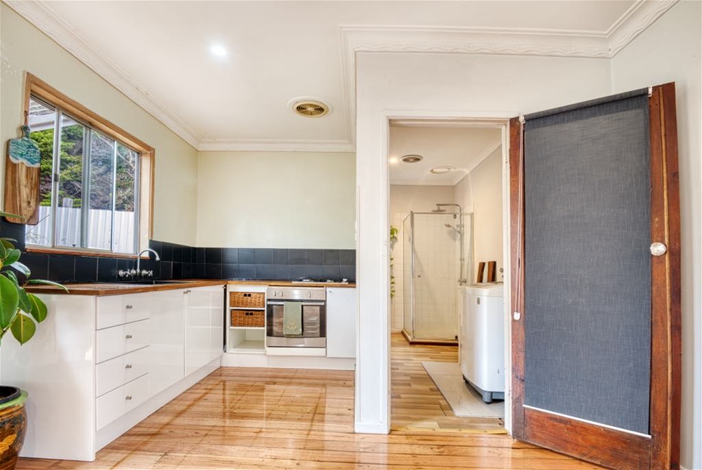 “Charming Seaside Retreat: short stroll 7
