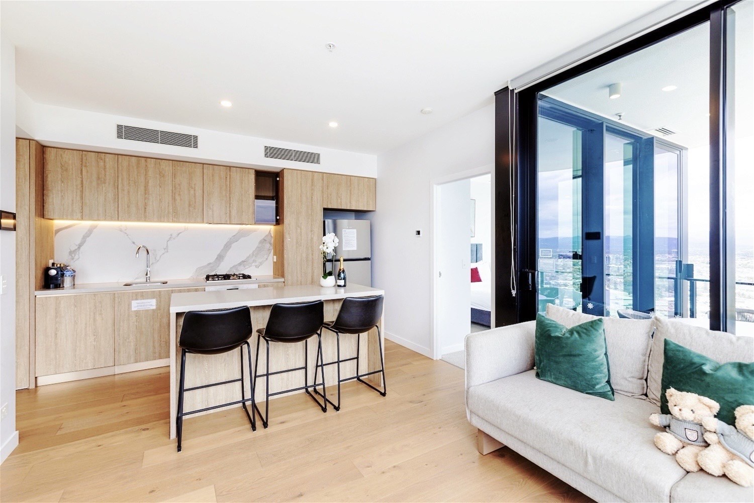 Luxury Apartment Living at The STAR Residences, Broadbeach – Your Dream Home Awaits!