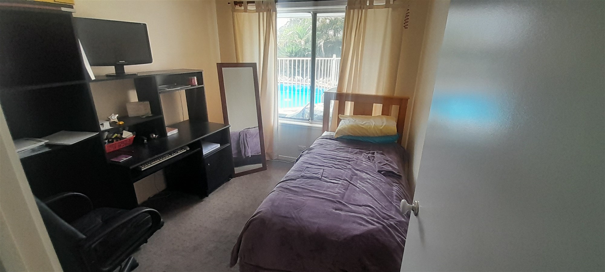 4 Bedroom Home with pool 8