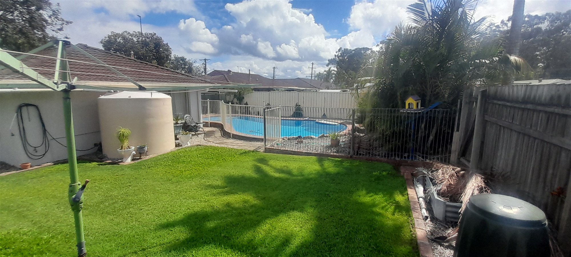 4 Bedroom Home with pool 14