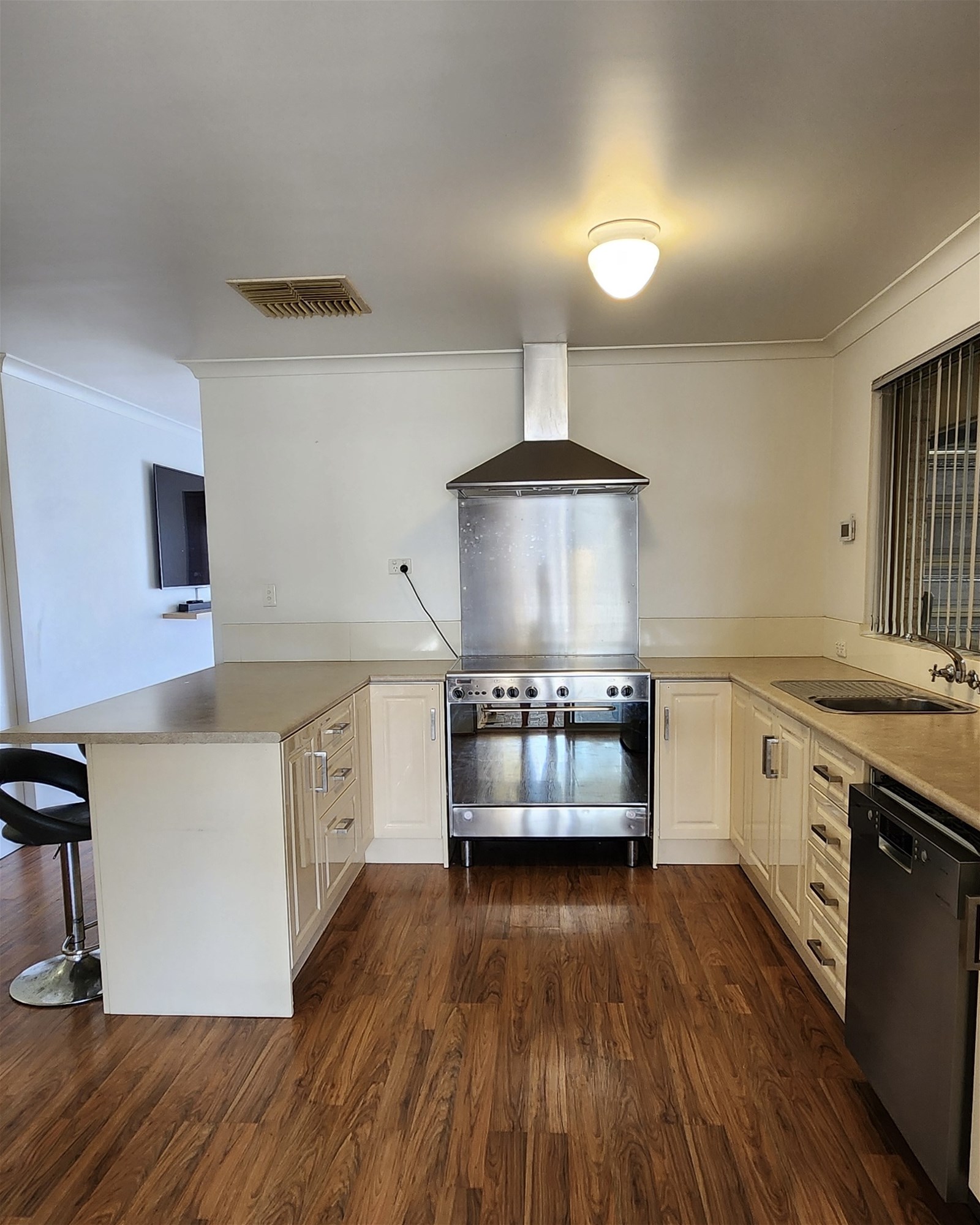 UNDER OFFER 2