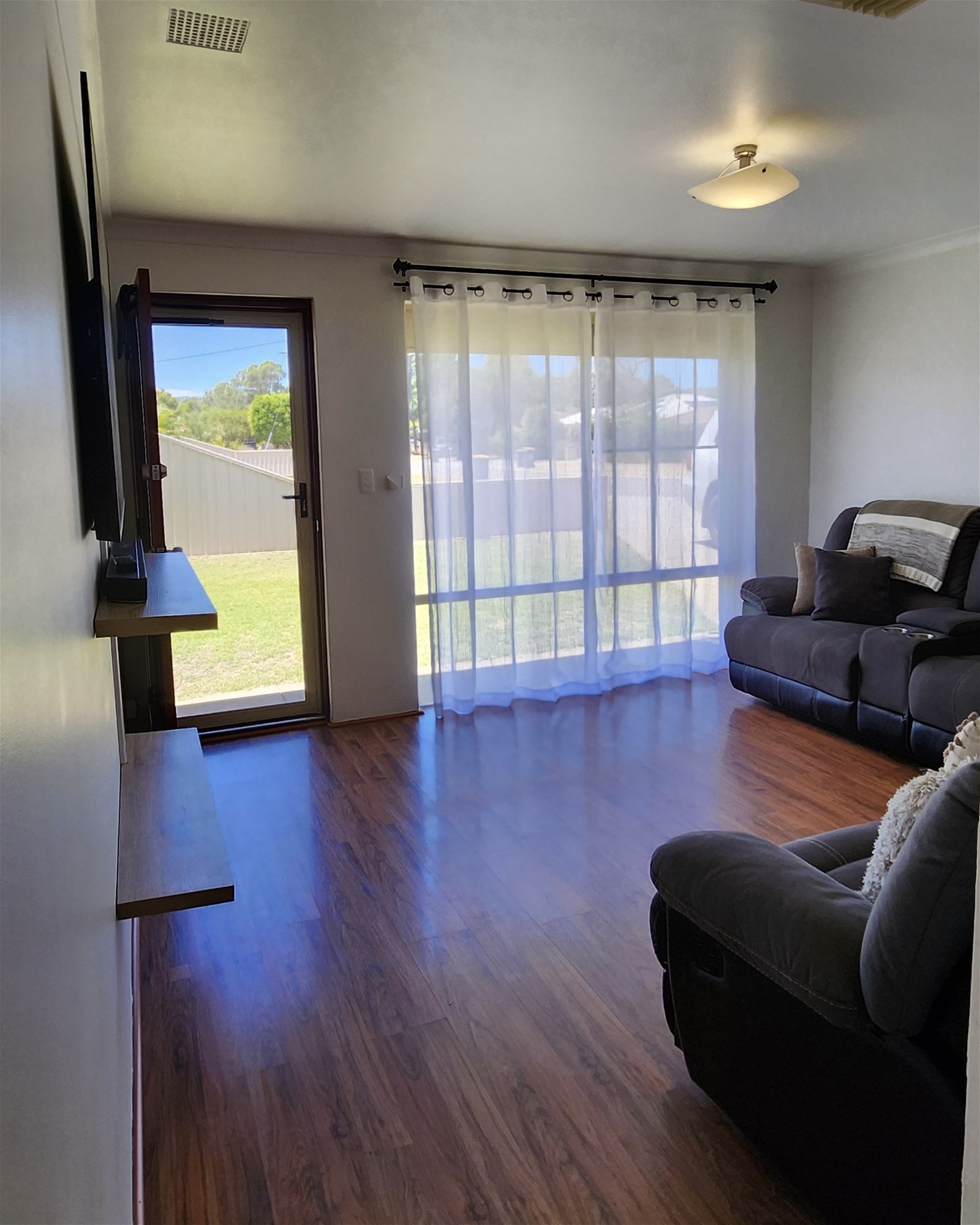 UNDER OFFER 4