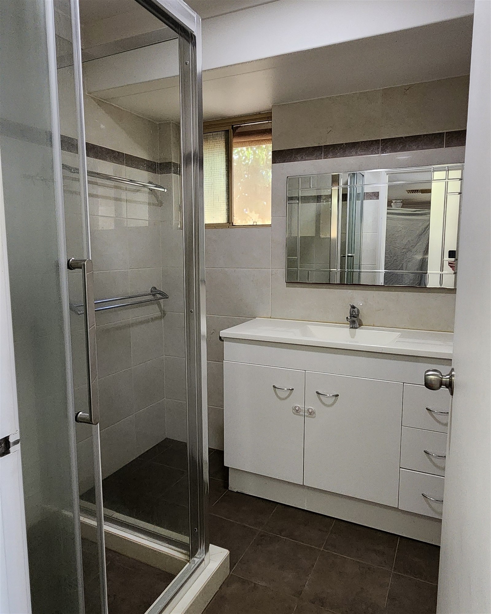 UNDER OFFER 6