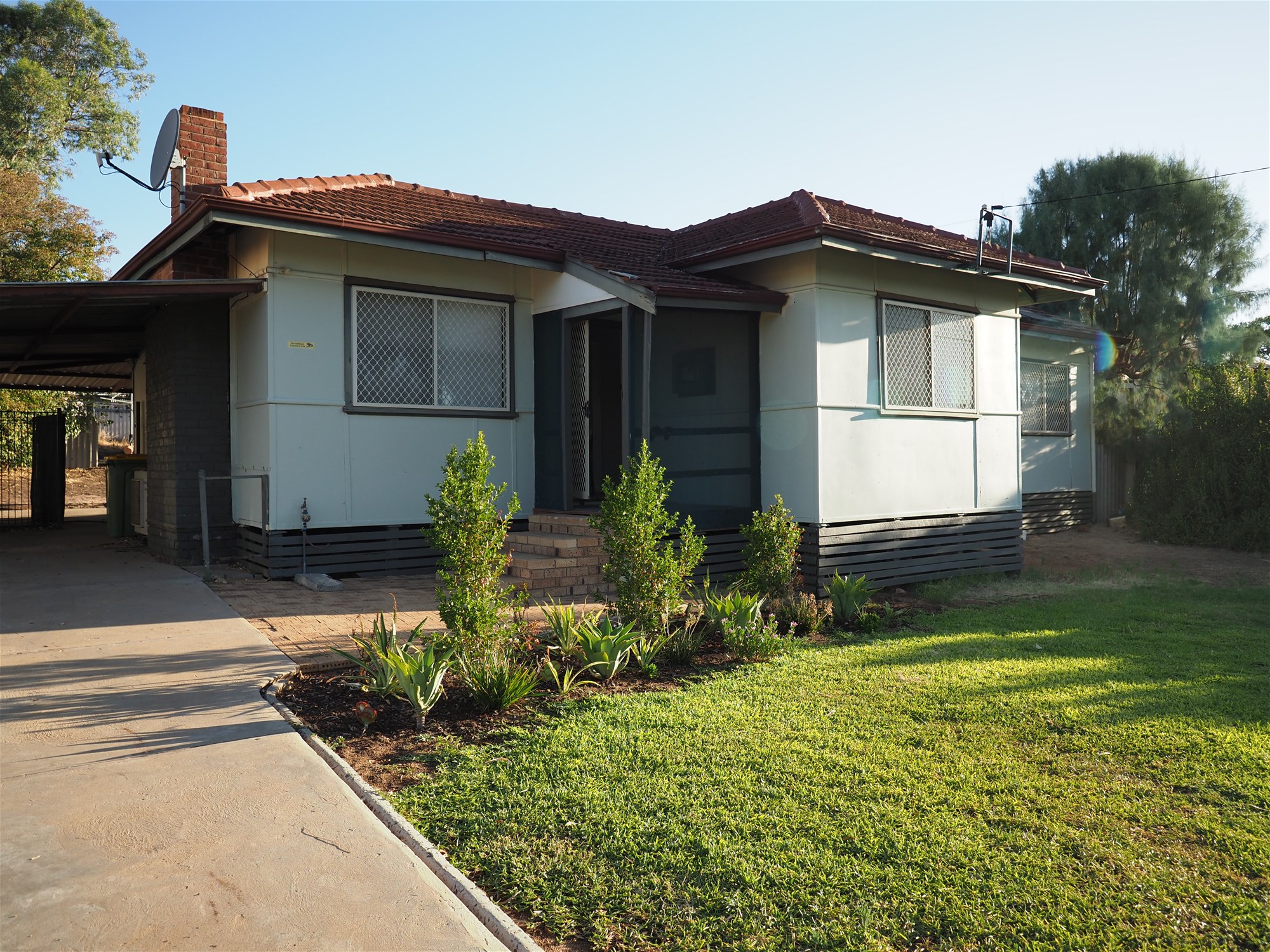 Neat 4 bedroom home in 11