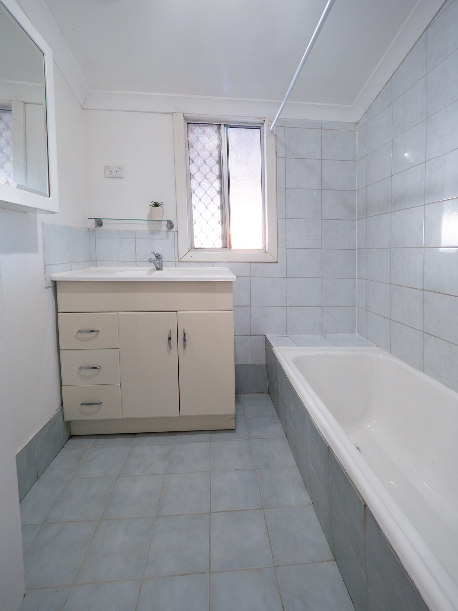 Neat 4 bedroom home in 12