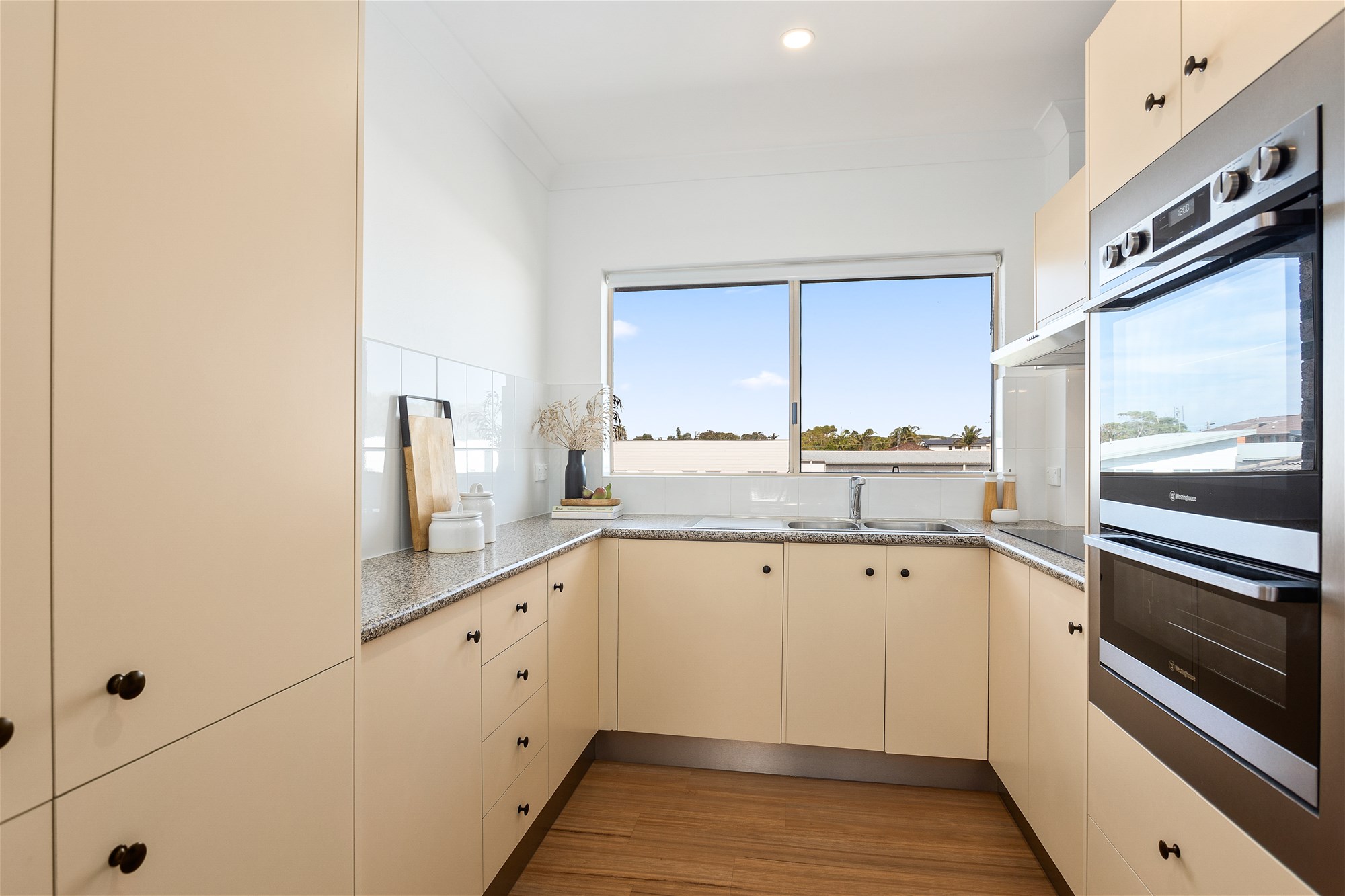 Stunning Apartment in Desirable East 5