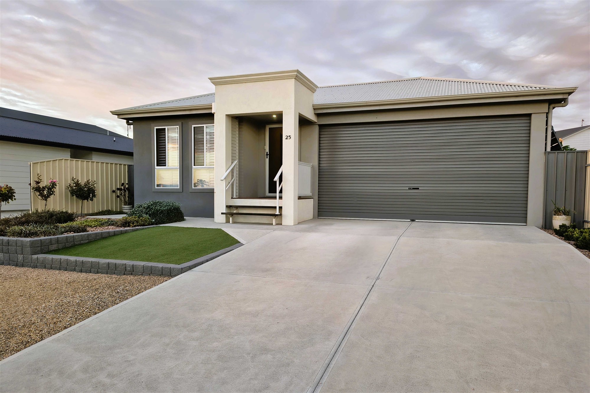 Family Home 4 Bed + Study North Beach SA 5556