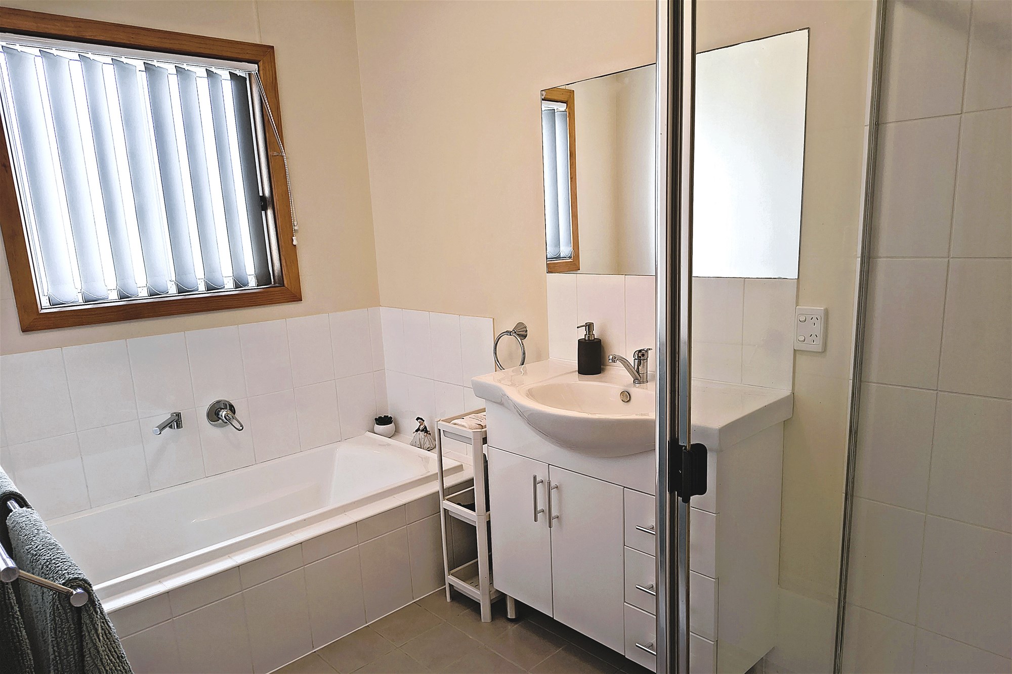 Family Home 4 Bed + 9