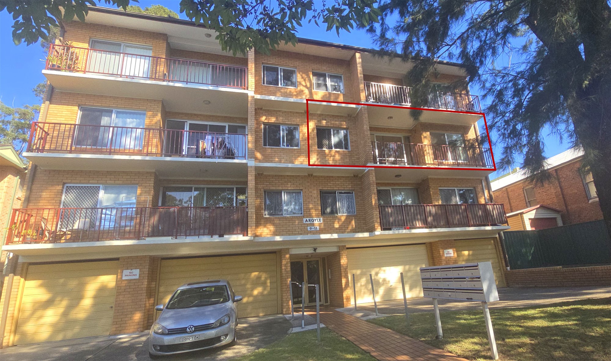 Comfortable Unit for Sale in Carlton – Great Location at an Affordable Price!