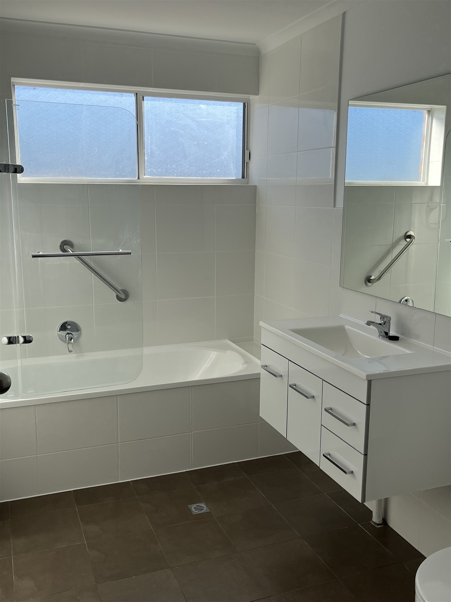 “Modern Semi Detached townhouse in 12