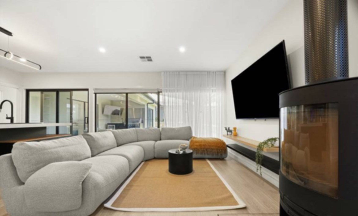 “Stunning Family Home in the 5