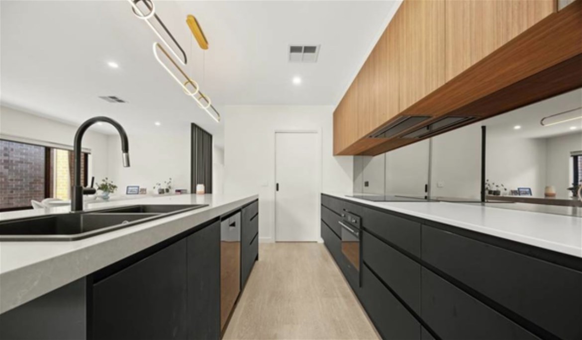 “Stunning Family Home in the 6