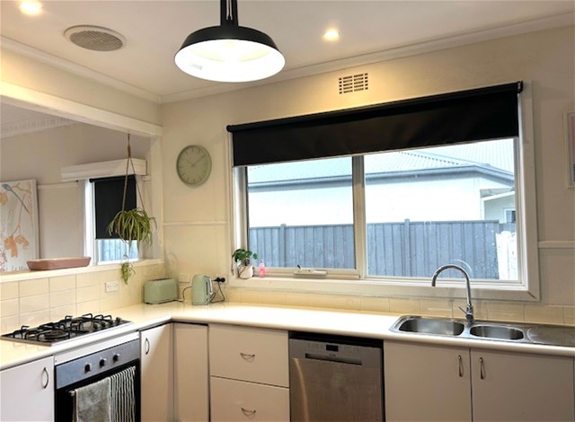 Charming Family Home with Room 4