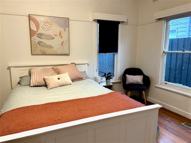 Charming Family Home with Room 7