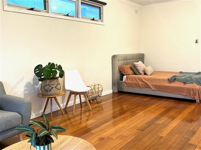 Charming Family Home with Room 11