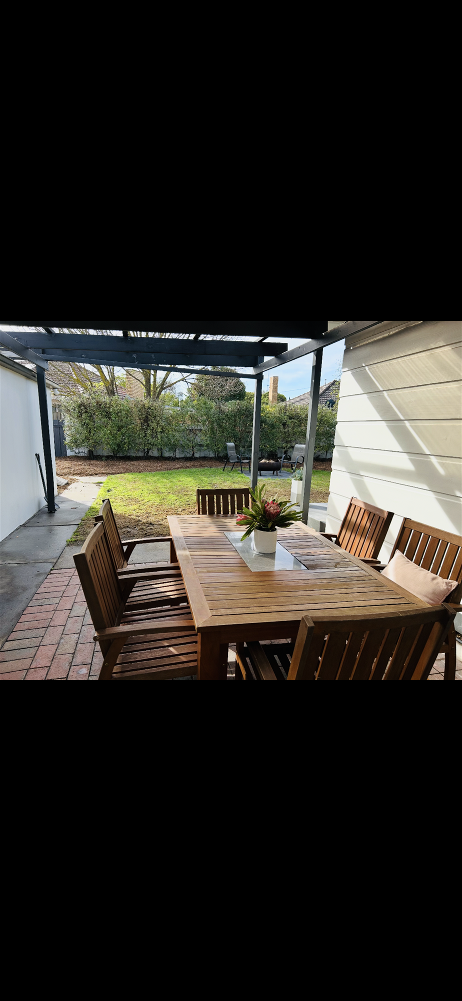 Charming Family Home with Room 16