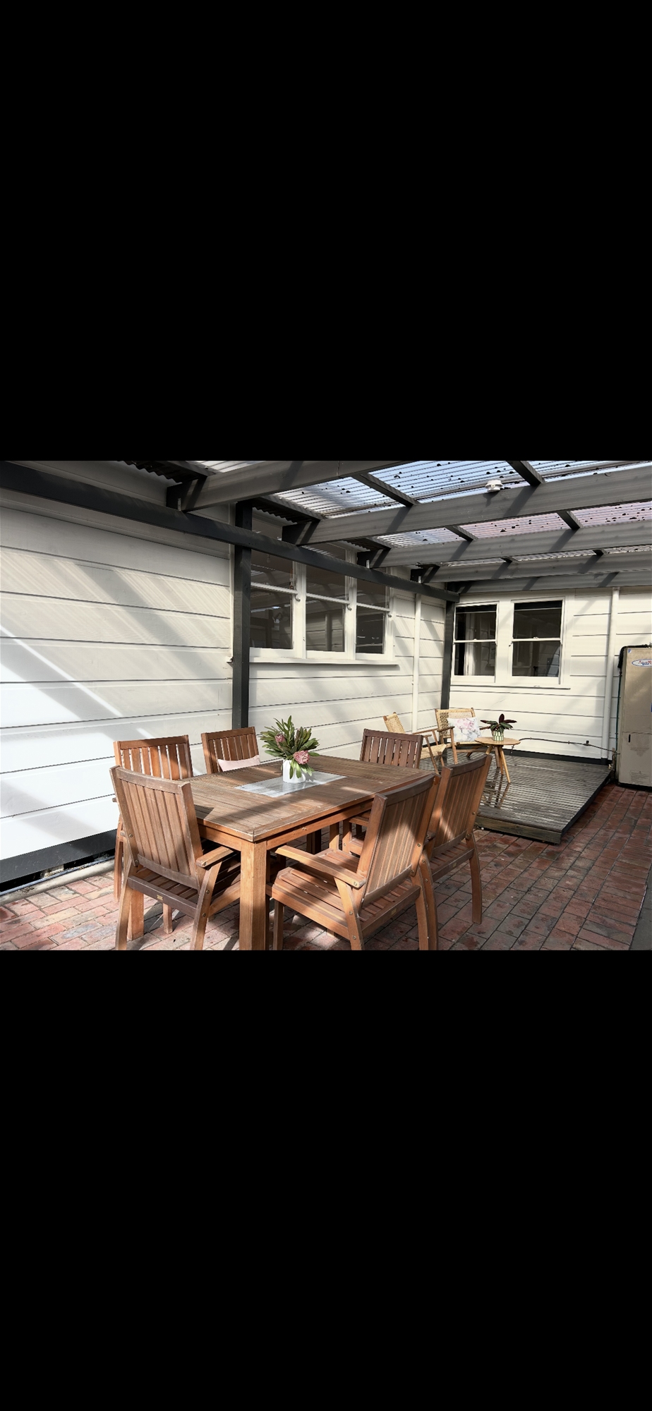 Charming Family Home with Room 17