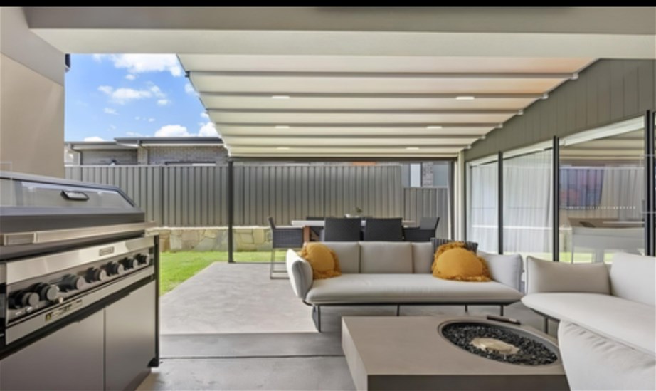 “Stunning Family Home in the 11