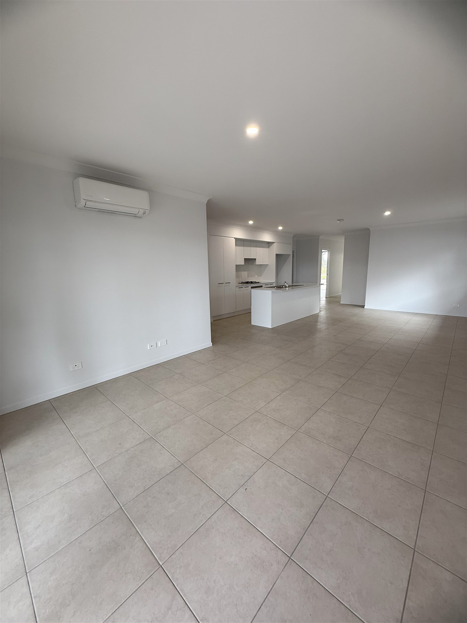 Stunning, newly built home – 11