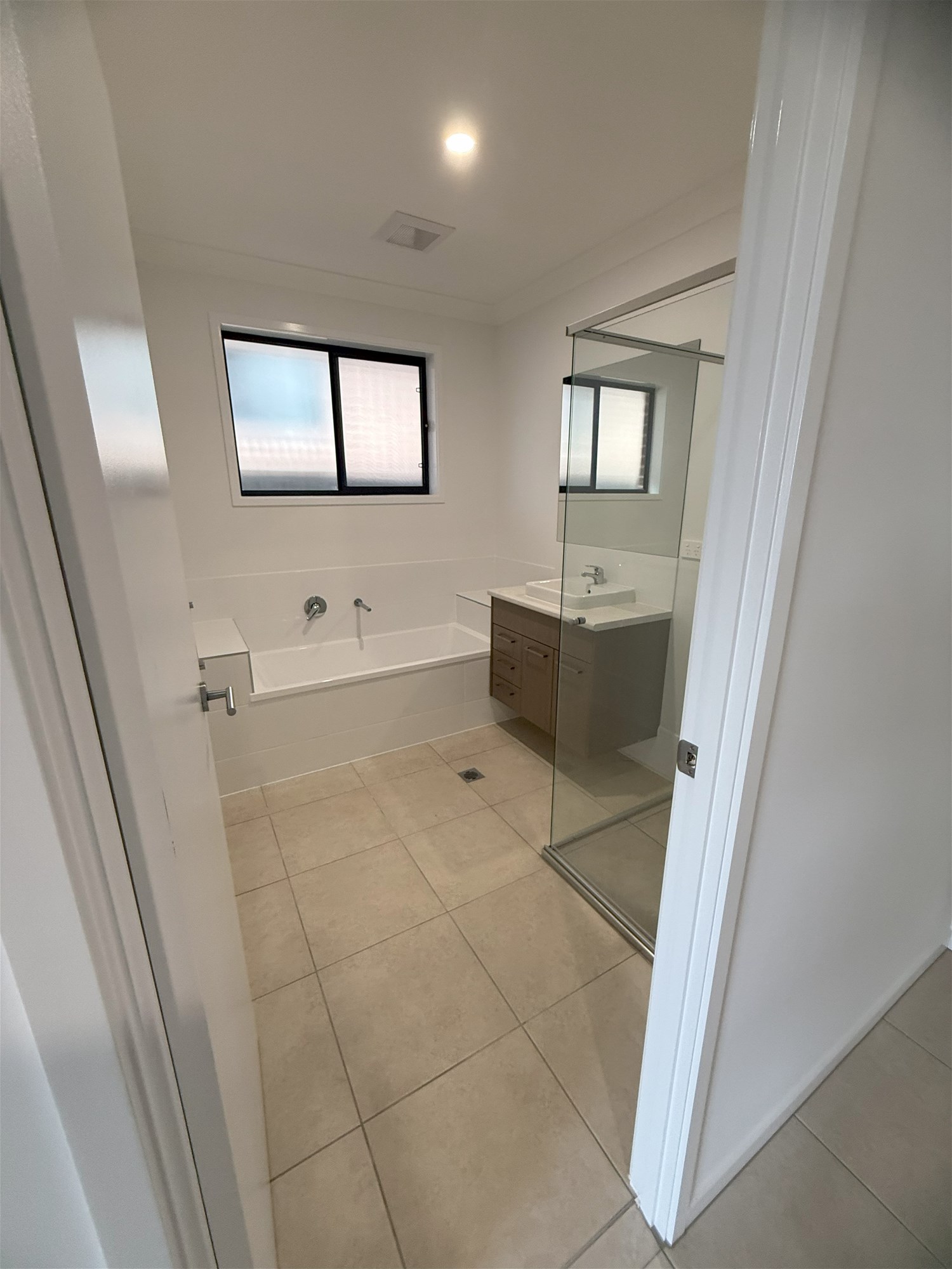 Stunning, newly built home – 7