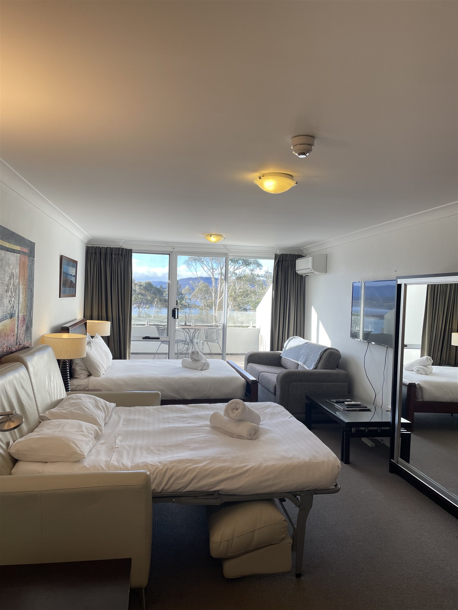 Large lakefront studio apartment at 7