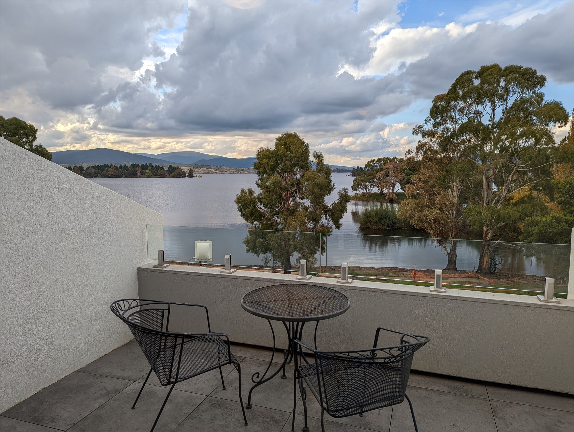 Large lakefront studio apartment at 8