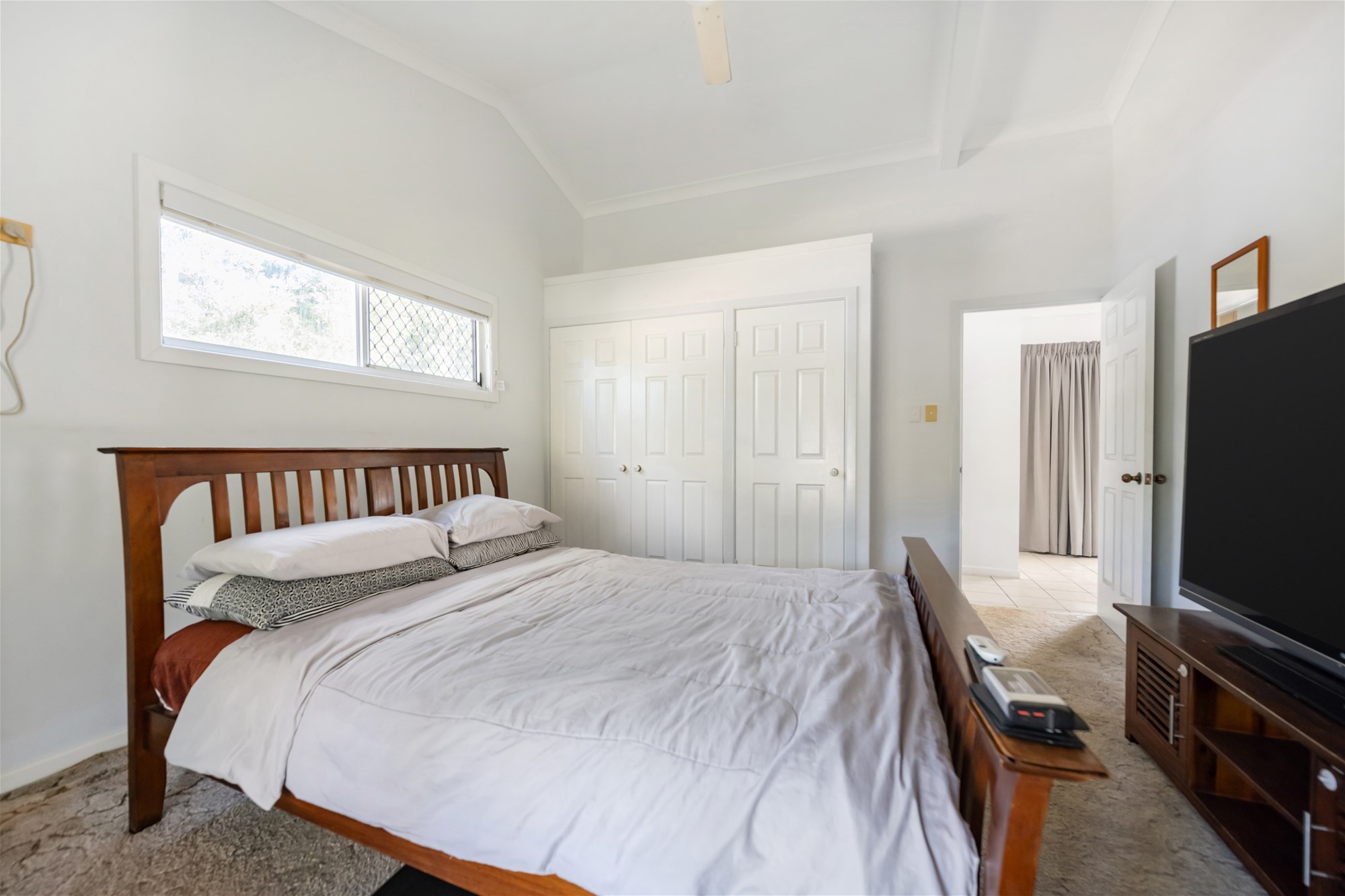 Beautiful Family Home on Acreage 10