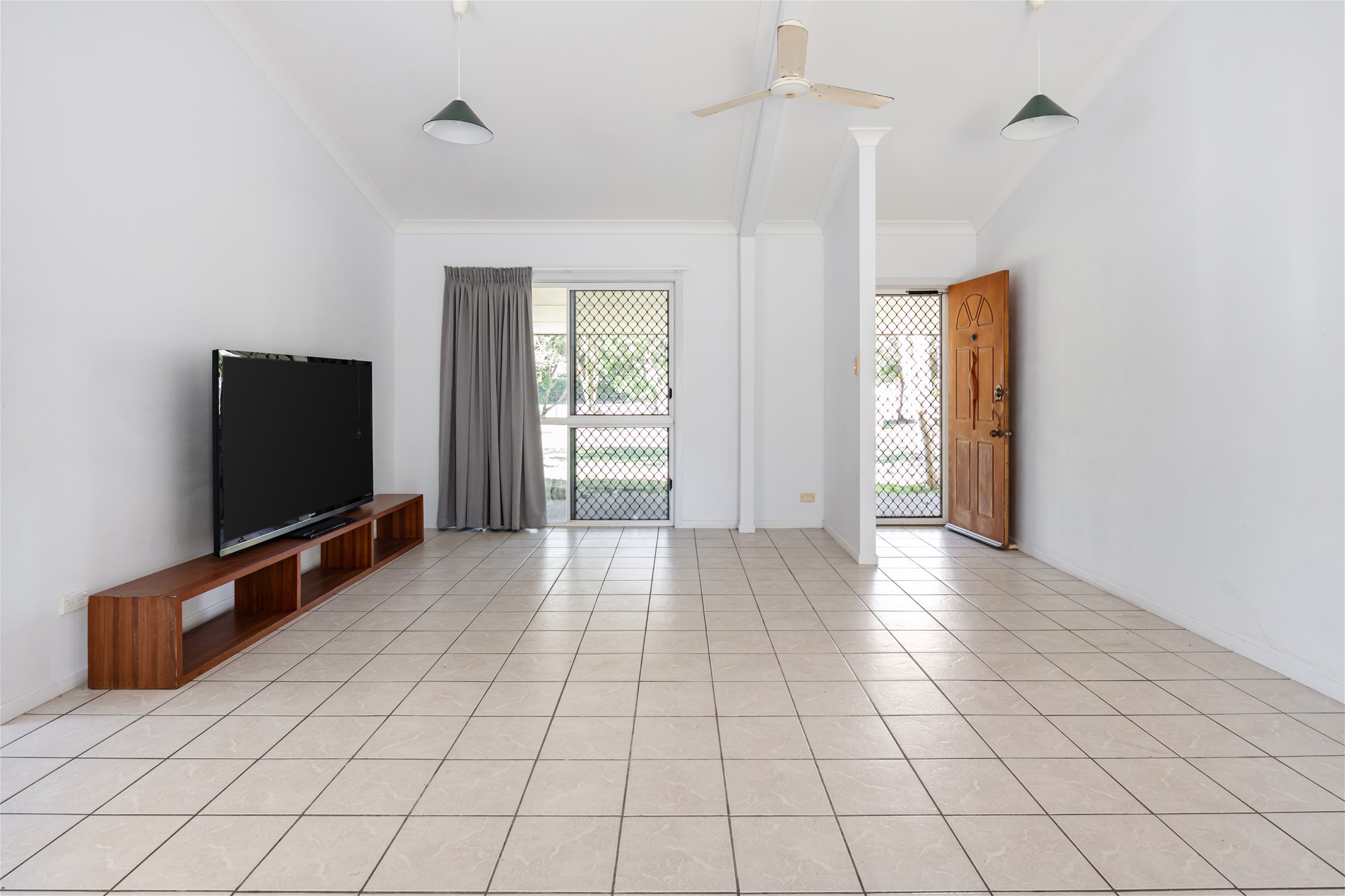 Beautiful Family Home on Acreage 5
