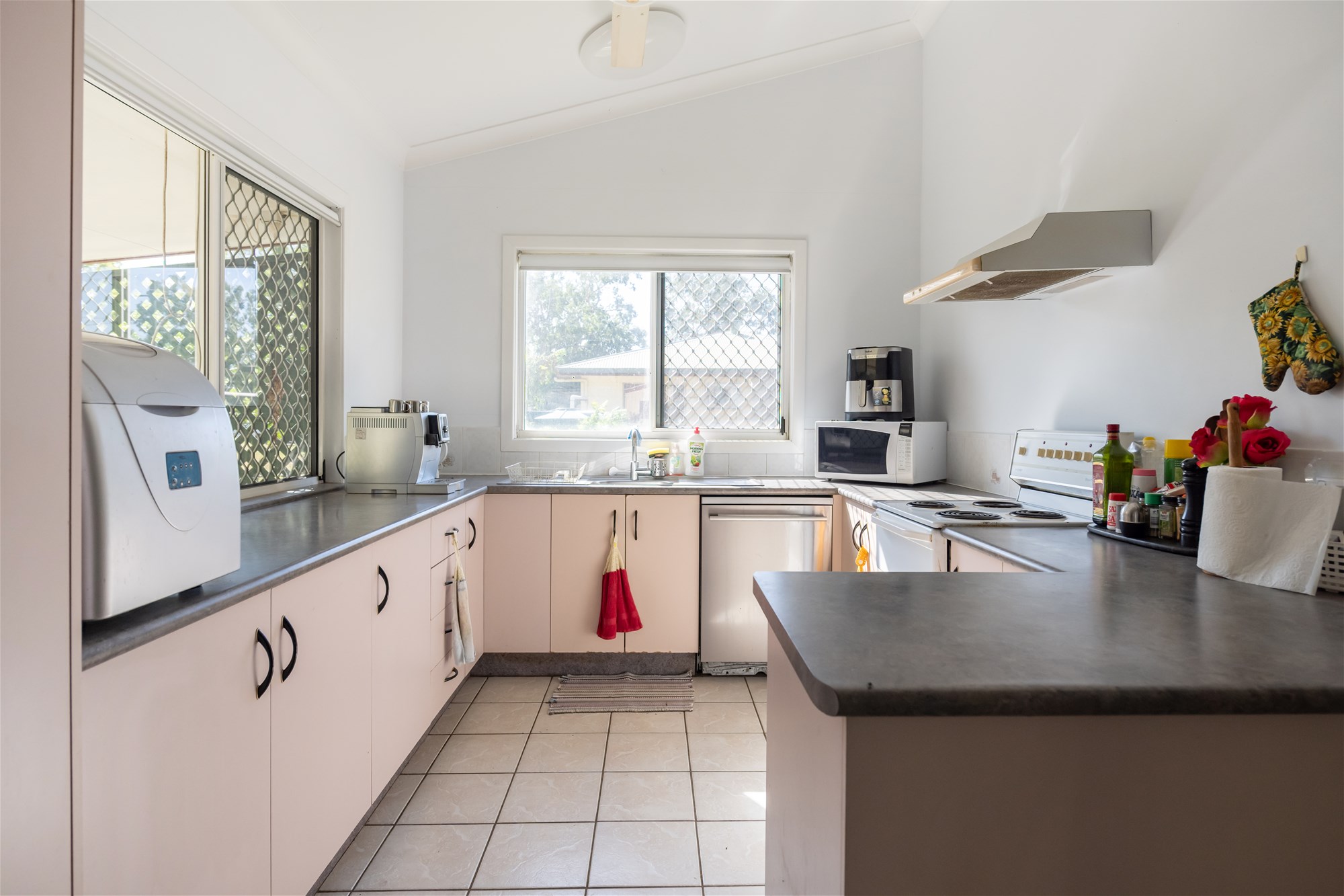 Beautiful Family Home on Acreage 8