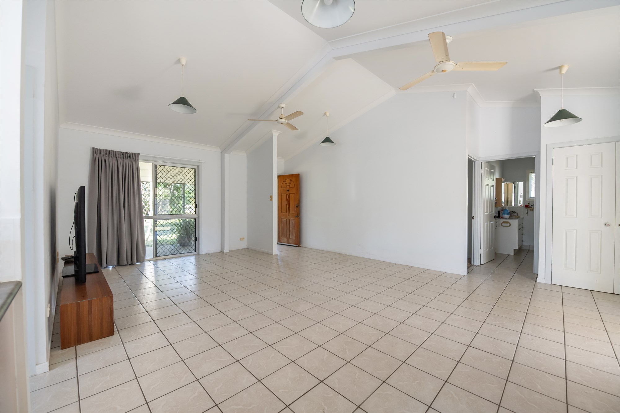 Beautiful Family Home on Acreage 7