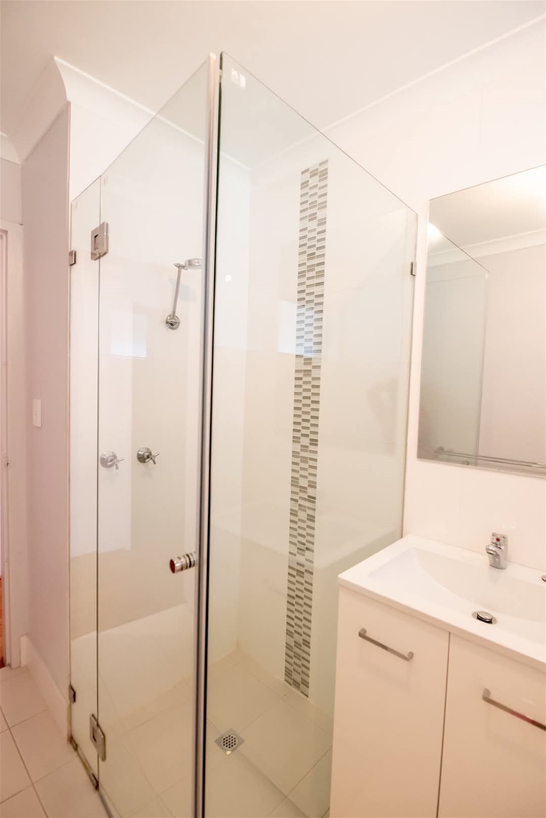 Beautiful family home or investors 7