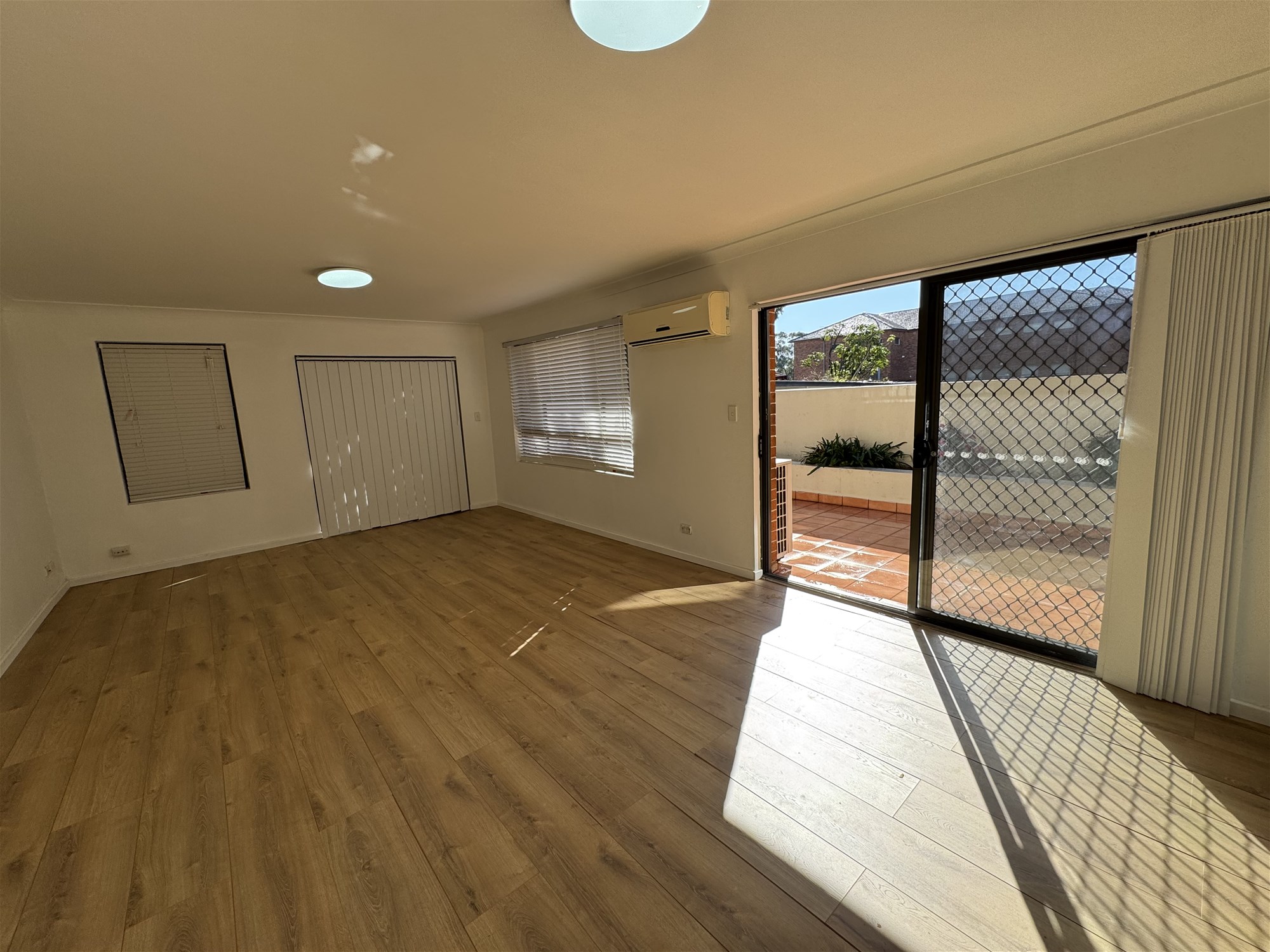 Modern Executive Apartment – Light-Filled, 3