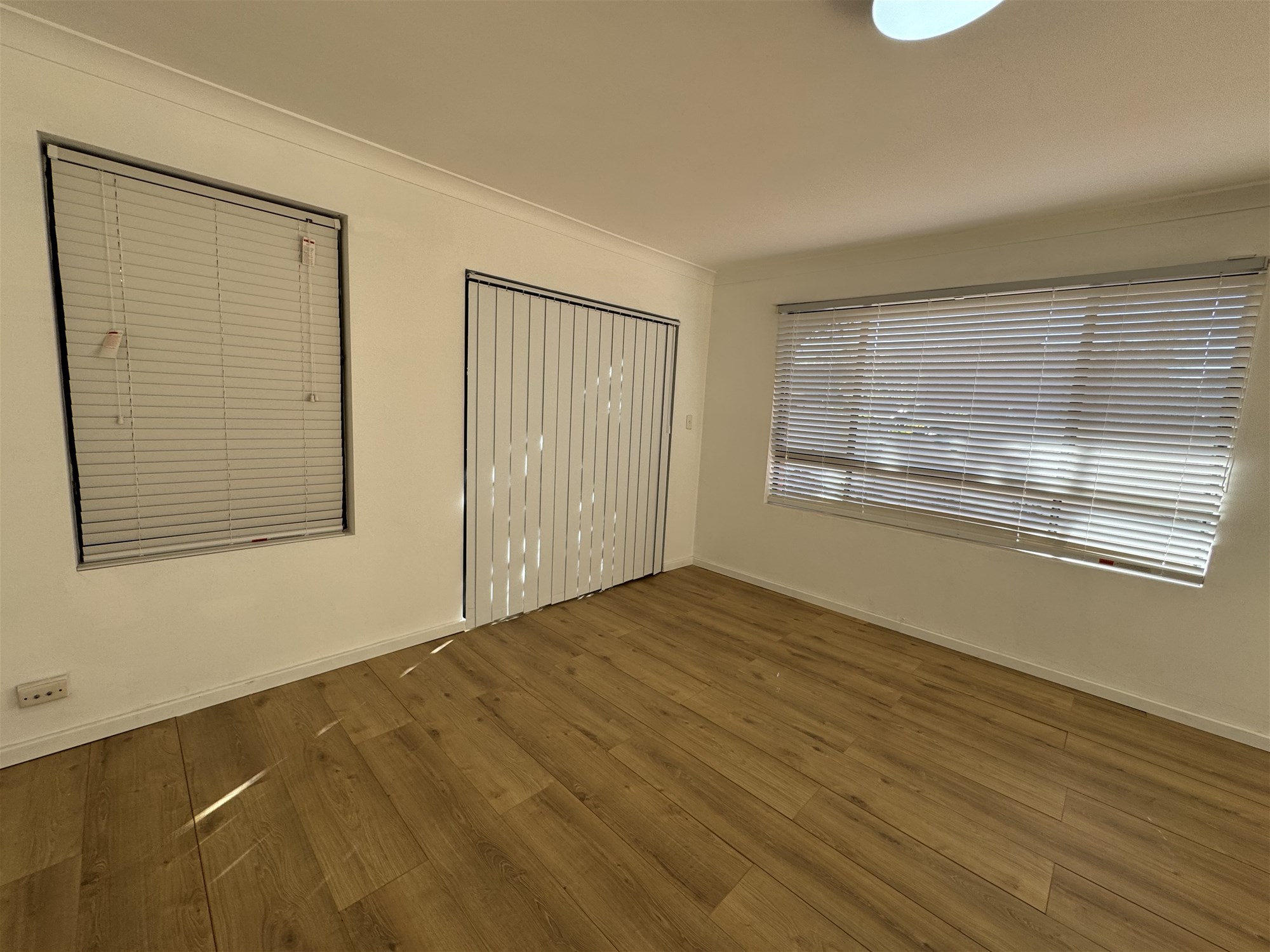 Modern Executive Apartment – Light-Filled, 2