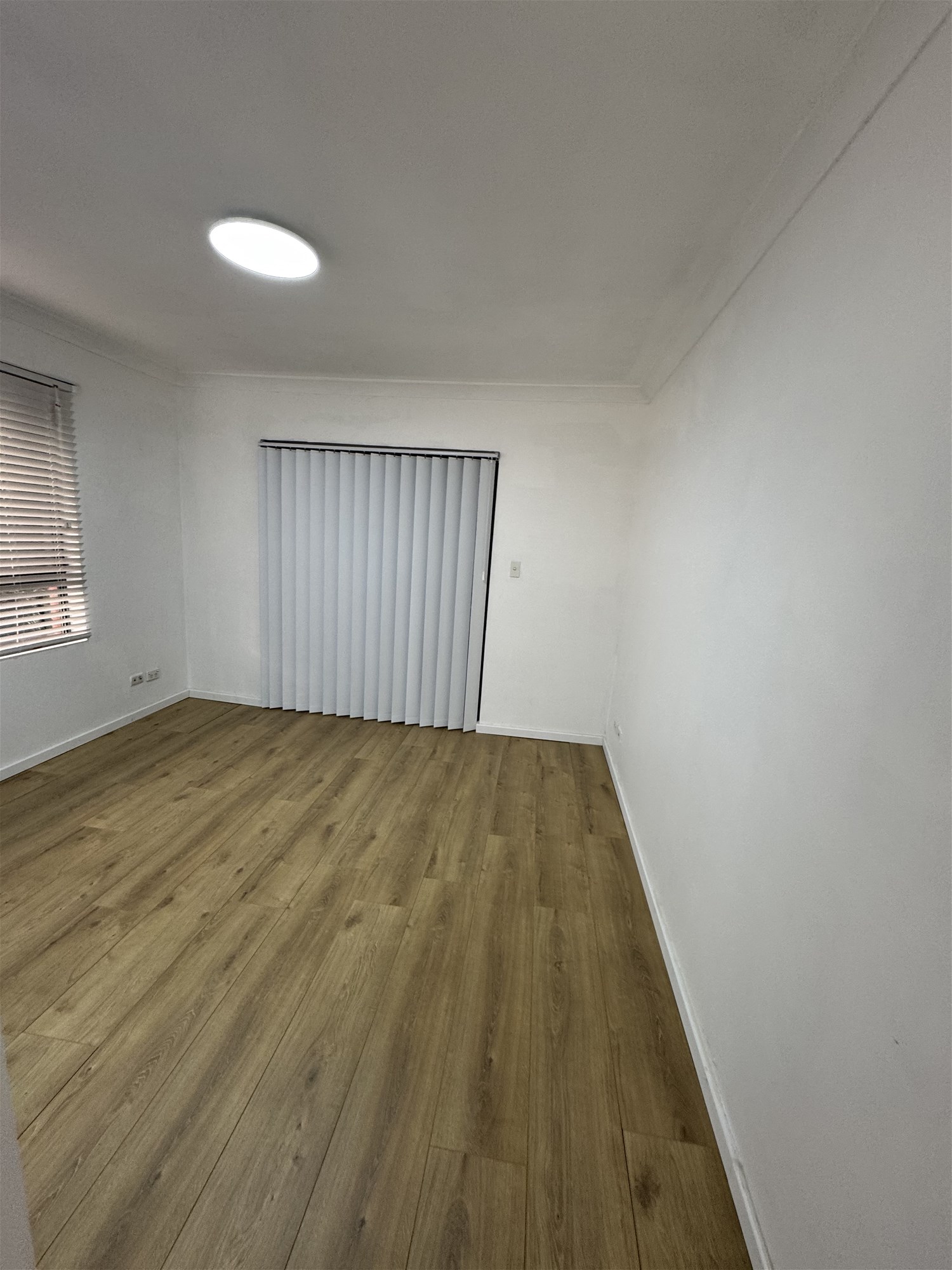 Modern Executive Apartment – Light-Filled, 32
