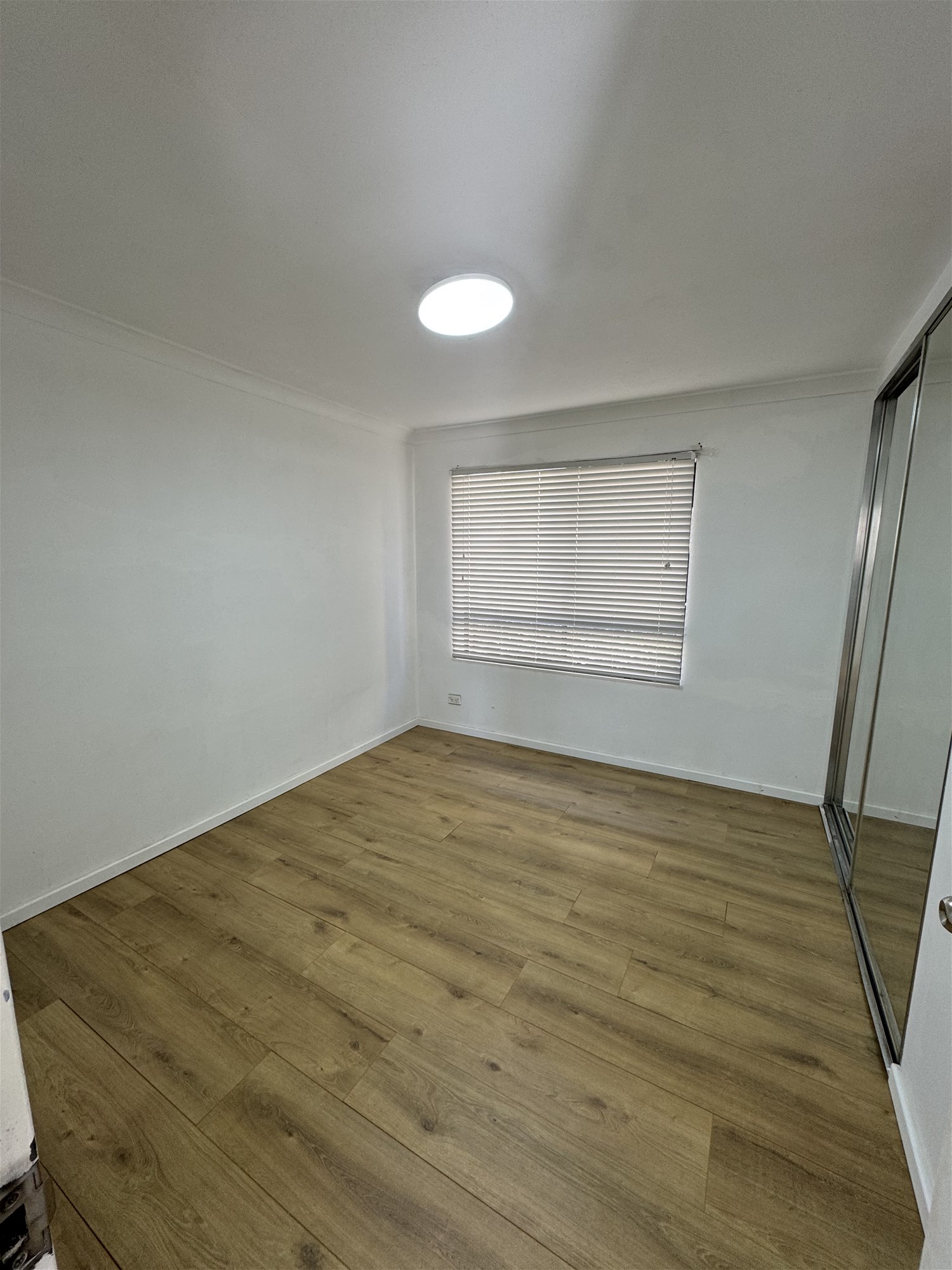 Modern Executive Apartment – Light-Filled, 41