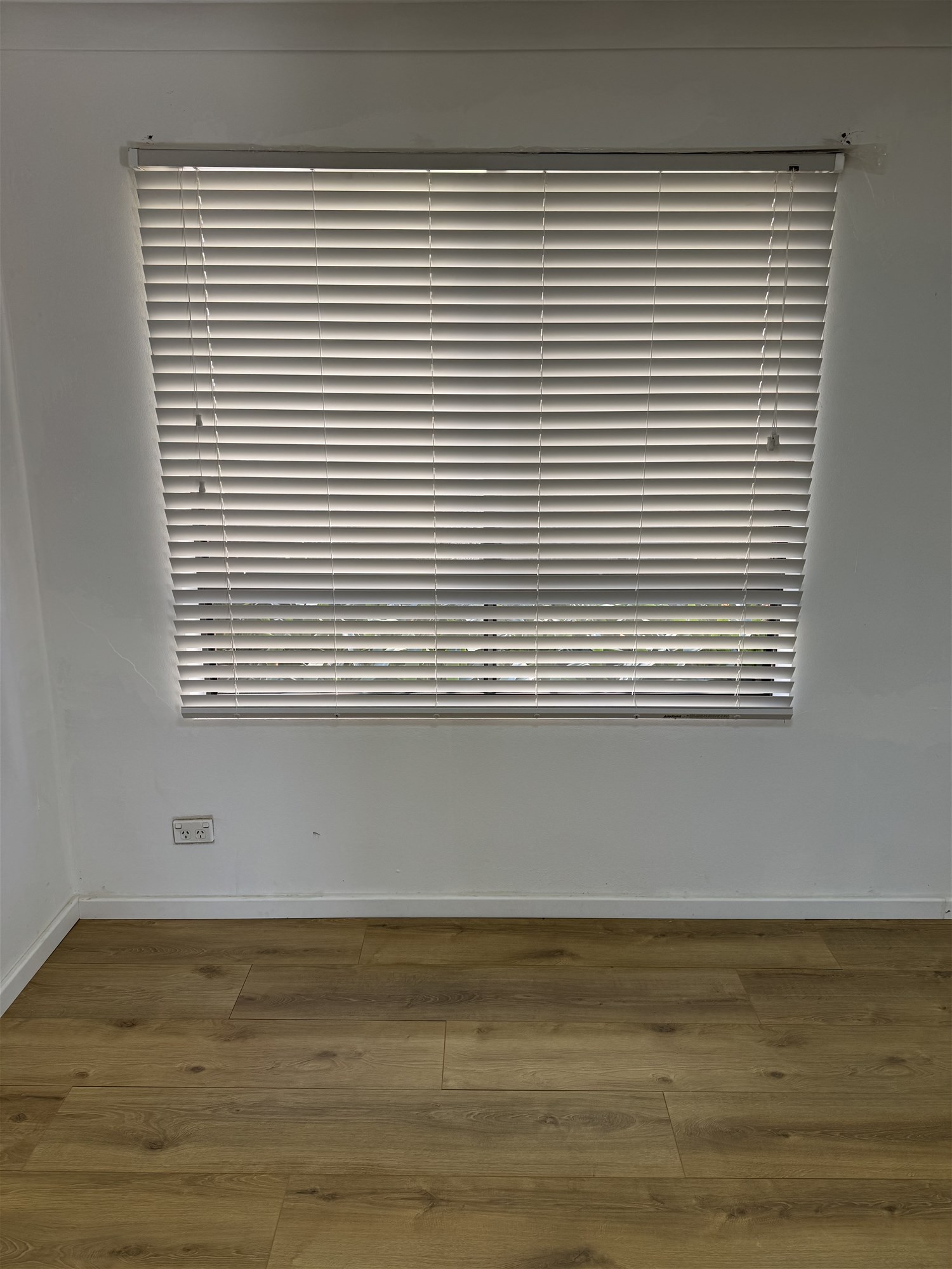 Modern Executive Apartment – Light-Filled, 42