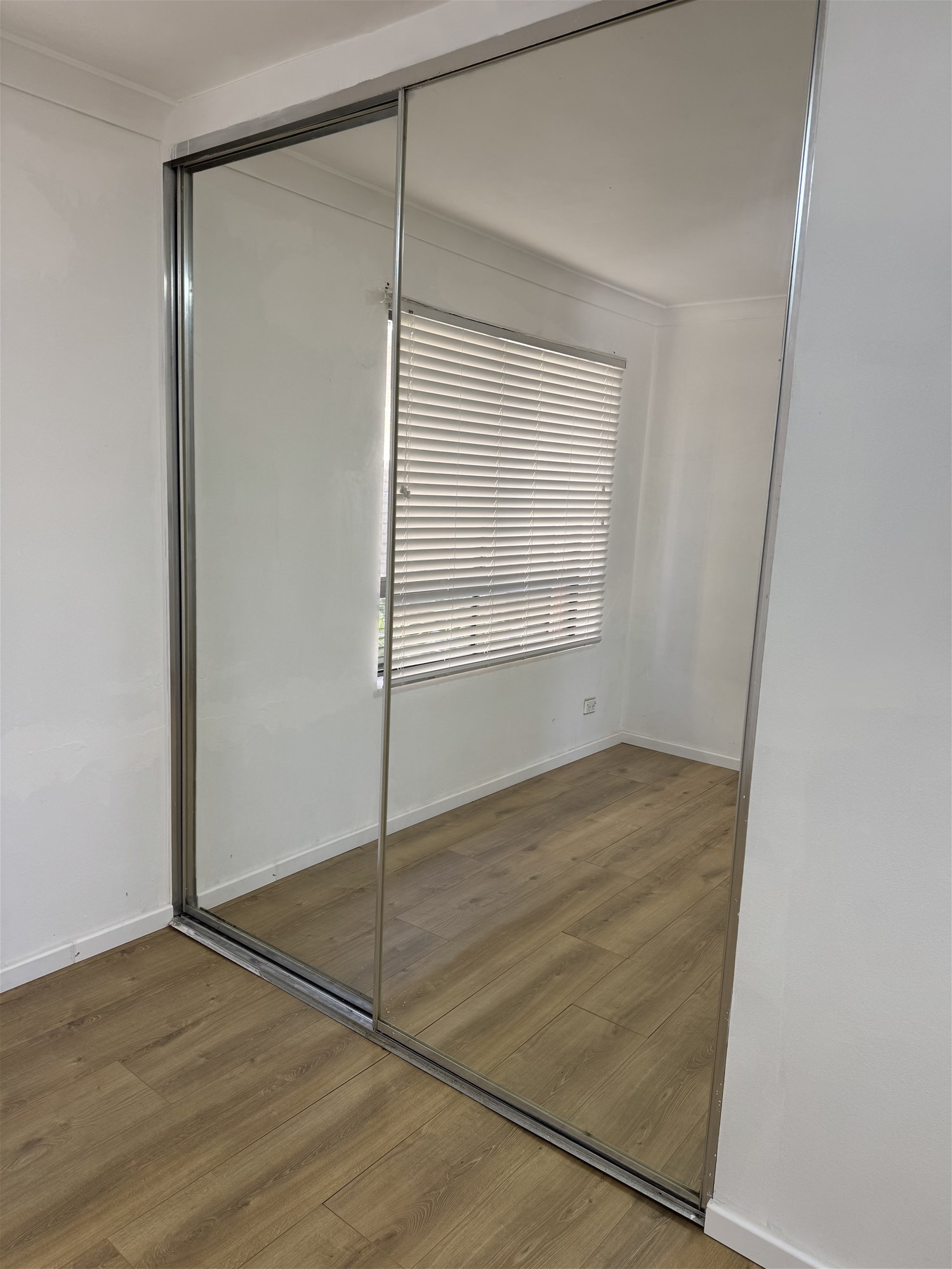 Modern Executive Apartment – Light-Filled, 43