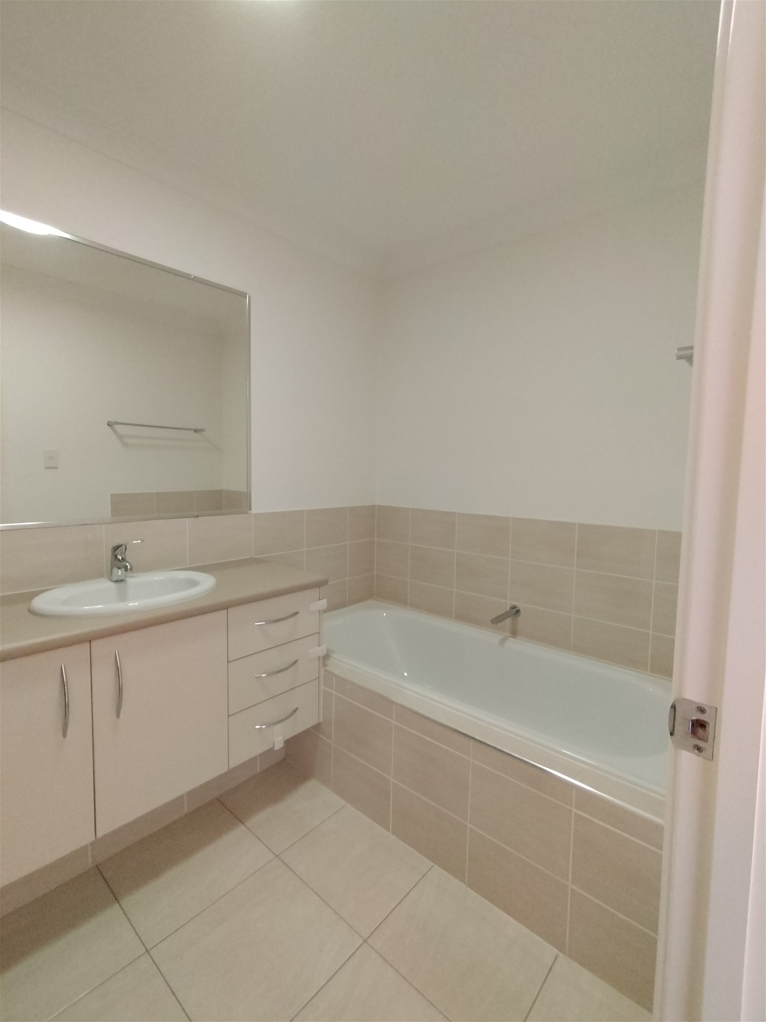 Modern Home in Sought-After Fitzgibbon 7