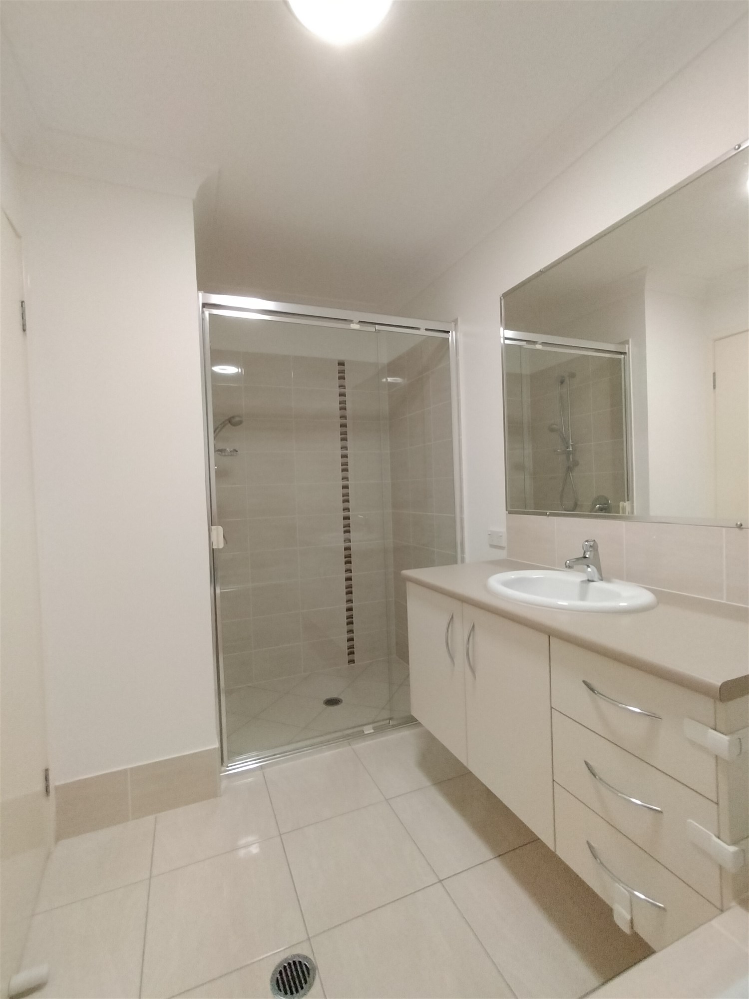 Modern Home in Sought-After Fitzgibbon 8